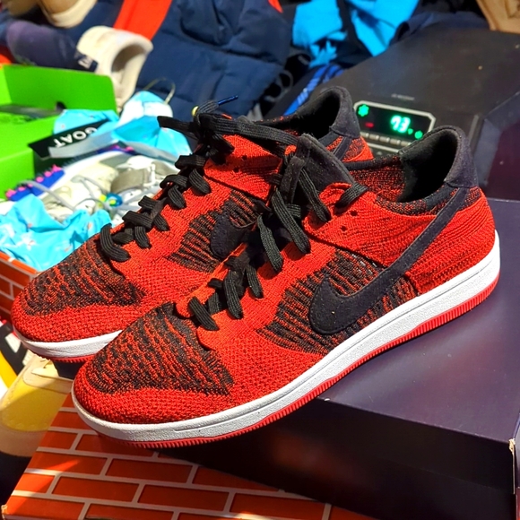 dunk low flyknit bred
